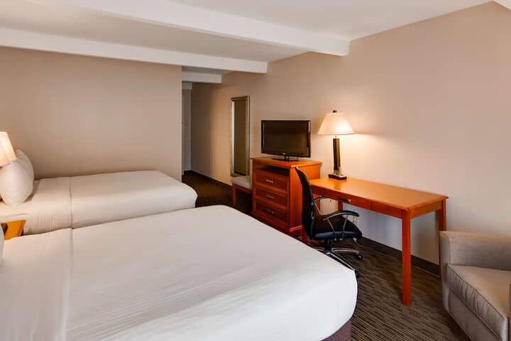 Room 6 of 32