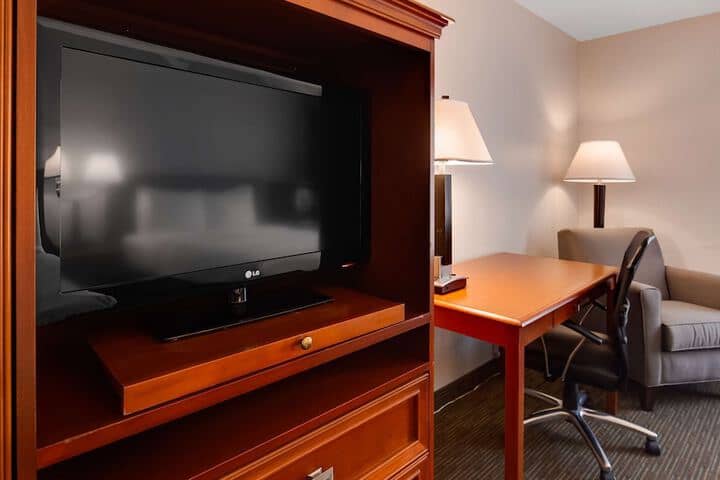 Room 11 of 32