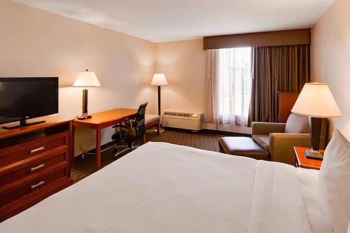 Room 5 of 32